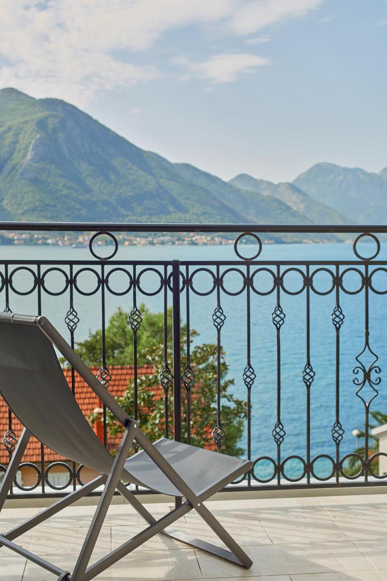 2Montenegro Mimoza Apartments Dobrota Dış mekan fotoğraf
