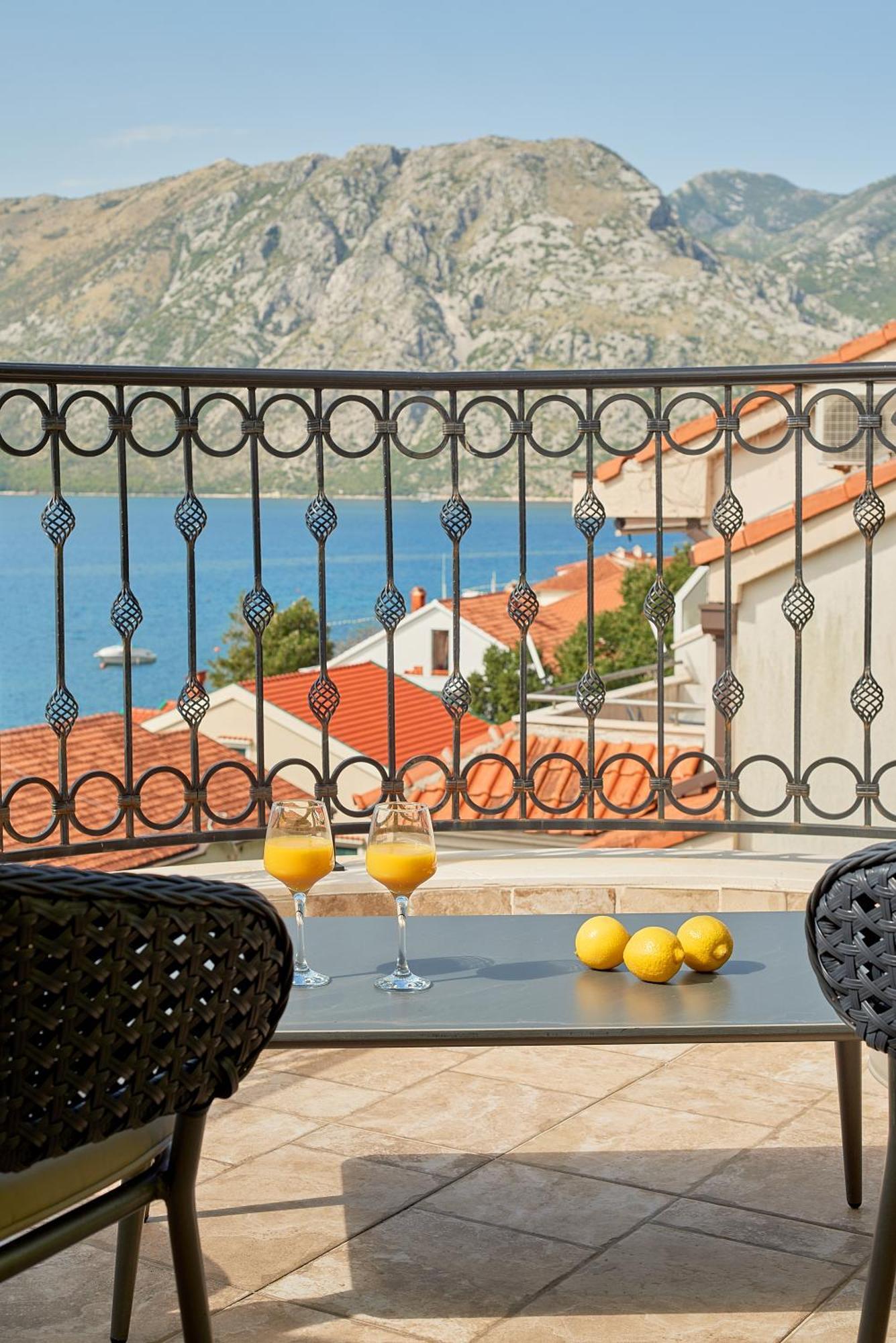 2Montenegro Mimoza Apartments Dobrota Dış mekan fotoğraf